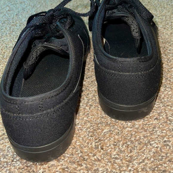 COPY - Low Top Nikes - Picture 4 of 5